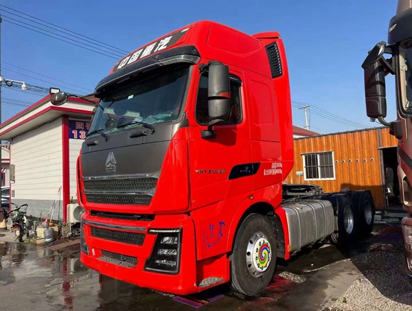 二手豪沃牵引车