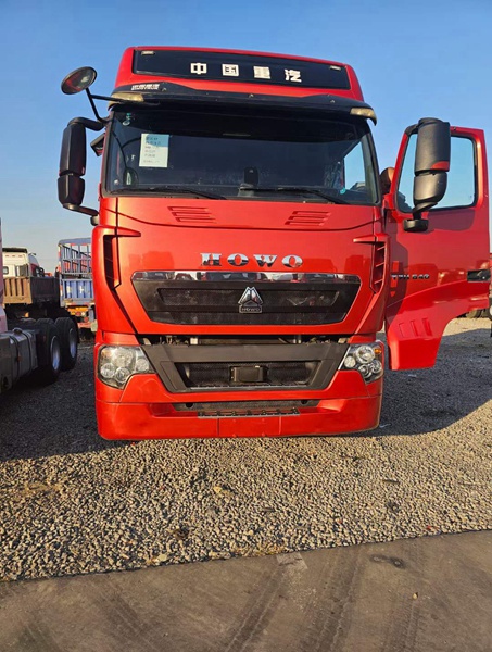 二手豪沃t7牵引车