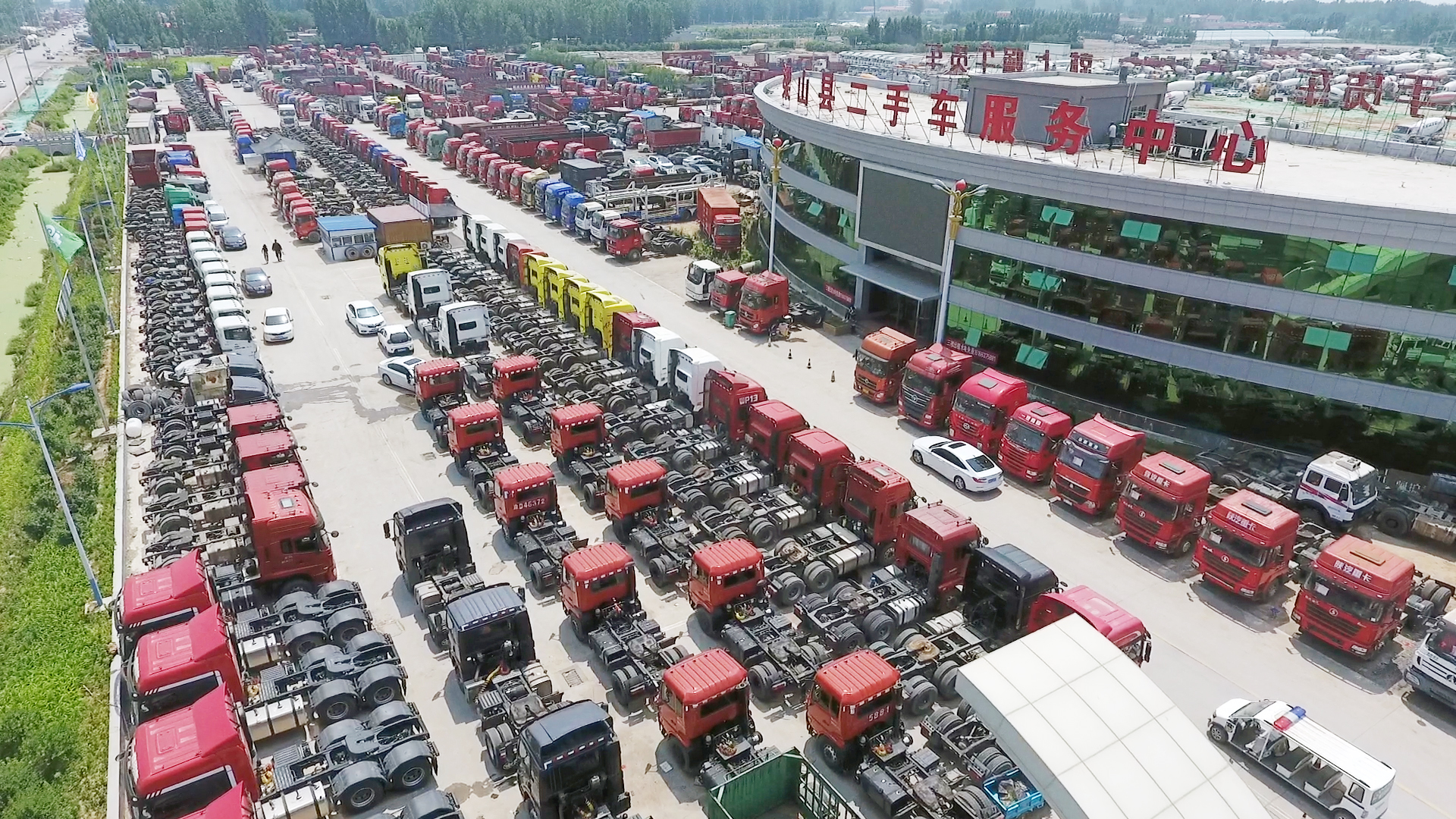 梁山华通二手车市场专访|车轮上的追梦人：走进货车司机的真实生活