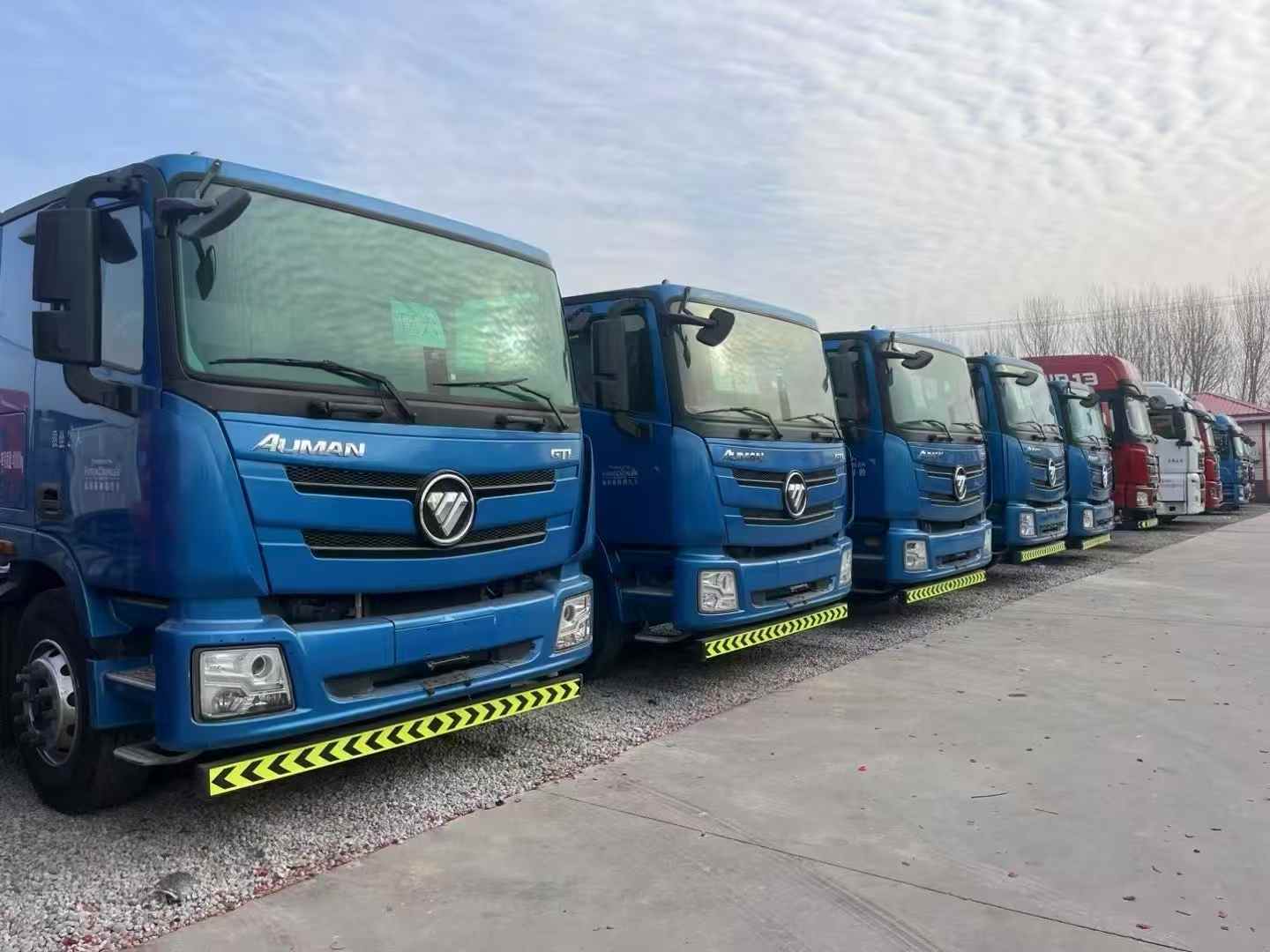 购买二手牵引车时检查车辆事故历史的方法？